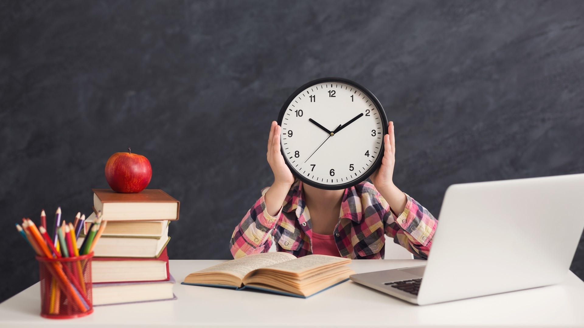 How to Effectively Manage Your Time While Studying Online